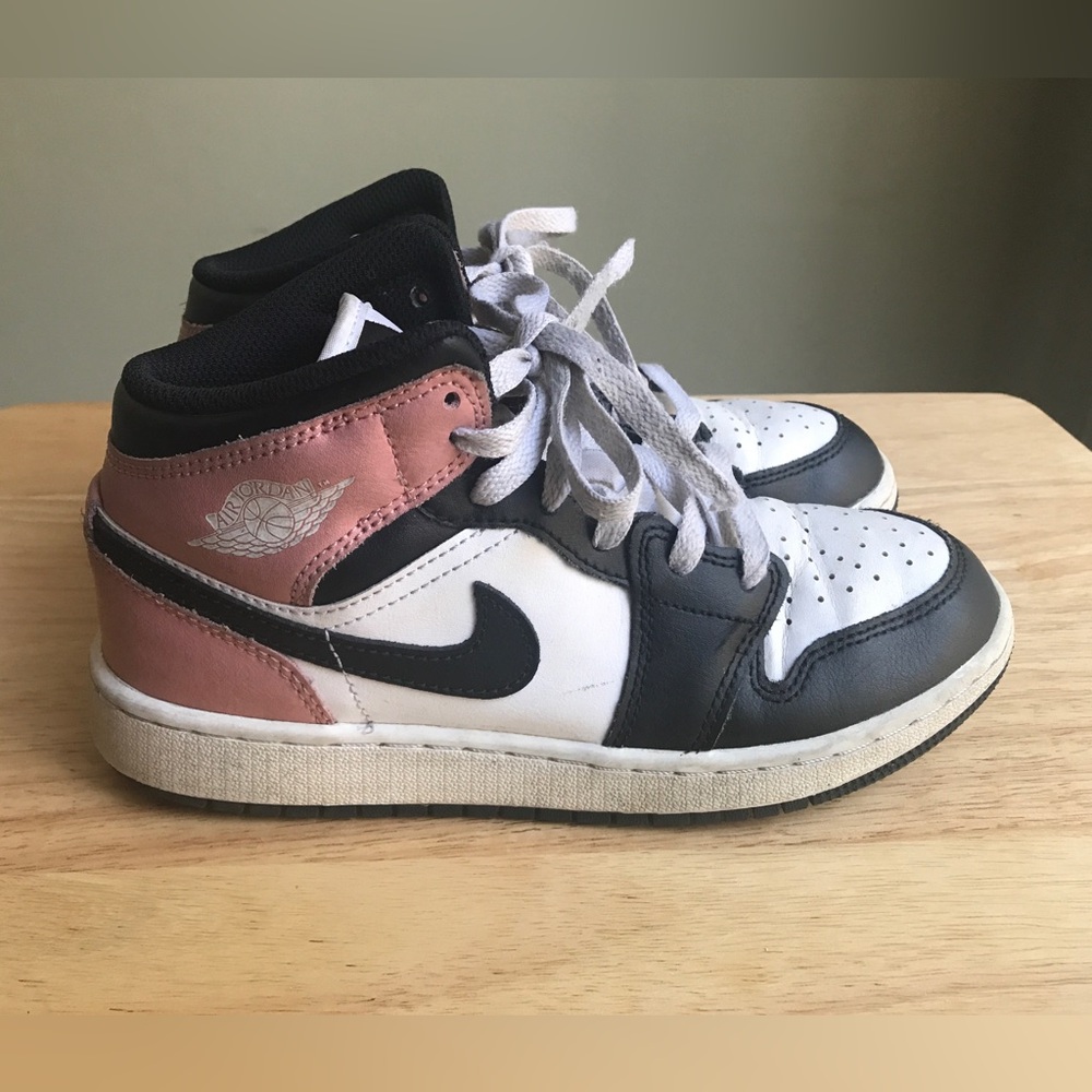 Air Jordan 1 Mid SE  'White / Rust Pink' Sneakers Youth Size: US 4Y EUR 36